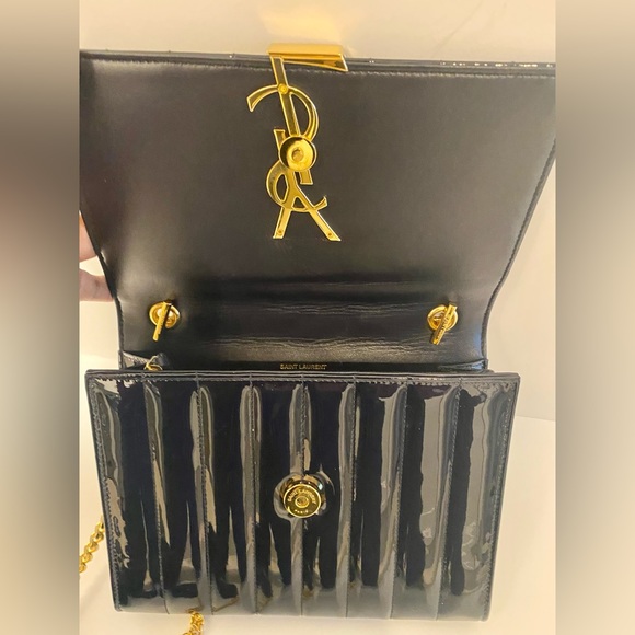 YSL MEDIUM VICKY WALLET IN A CHAIN MARINE BLUE (NOT BLACK) PATENT LEATHER - Picture 6 of 12